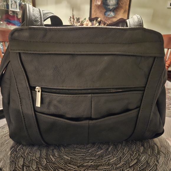 BIG PRICE DROP!!  Three Large Main Zippered Compartments Leather Handbag - Picture 8 of 12